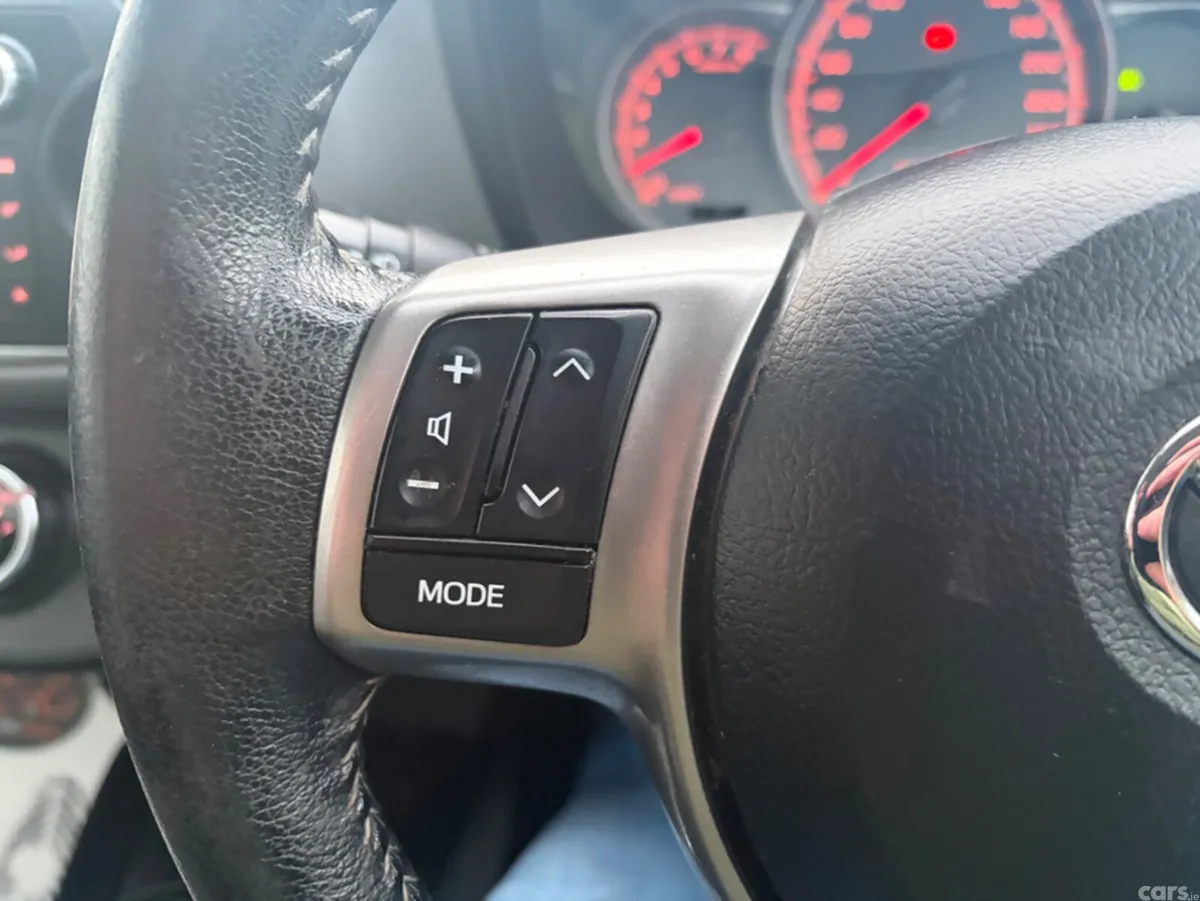 Toyota Yaris Hatchback, Petrol, 2016, Red