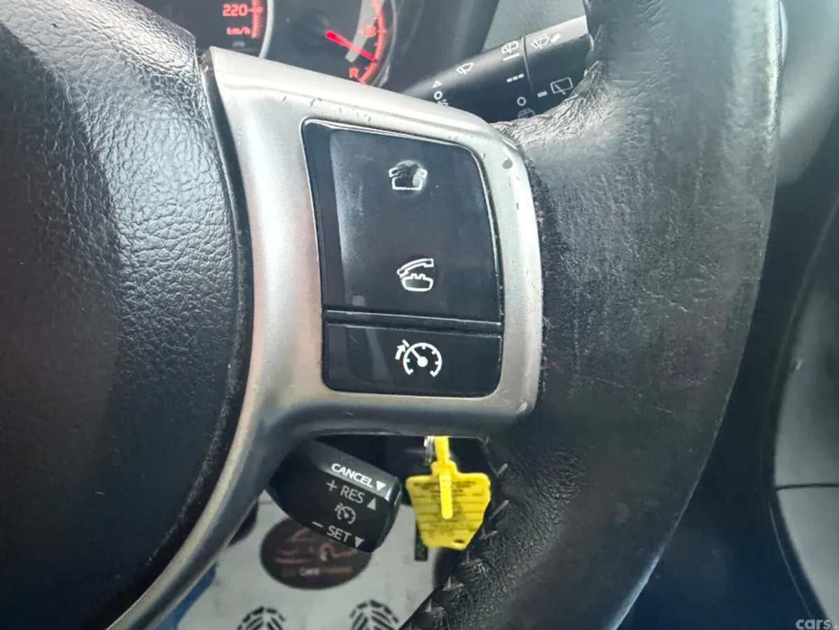 Toyota Yaris Hatchback, Petrol, 2016, Red