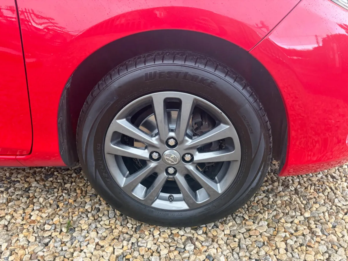 Toyota Yaris Hatchback, Petrol, 2016, Red