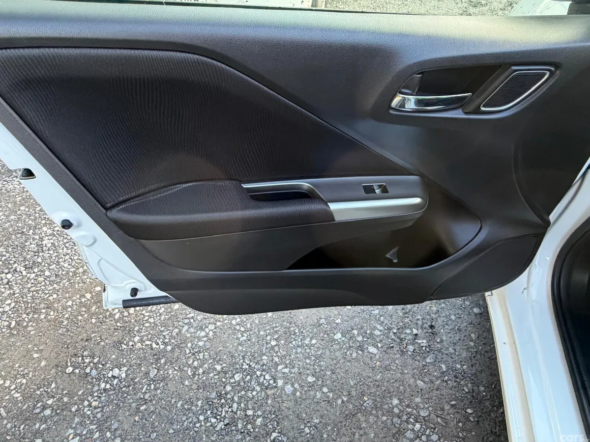 Honda Grace Saloon, Petrol Hybrid, 2015, White