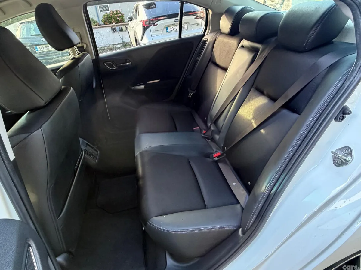 Honda Grace Saloon, Petrol Hybrid, 2015, White