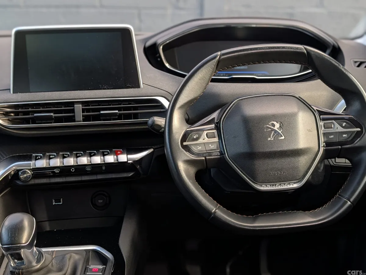 Peugeot 3008 MPV, Petrol, 2018, Black