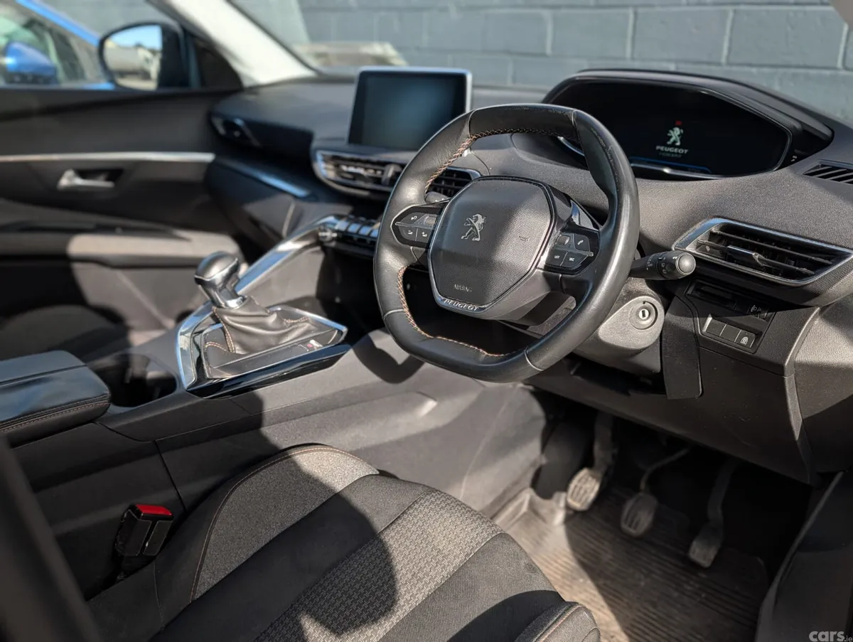Peugeot 3008 MPV, Petrol, 2018, Black