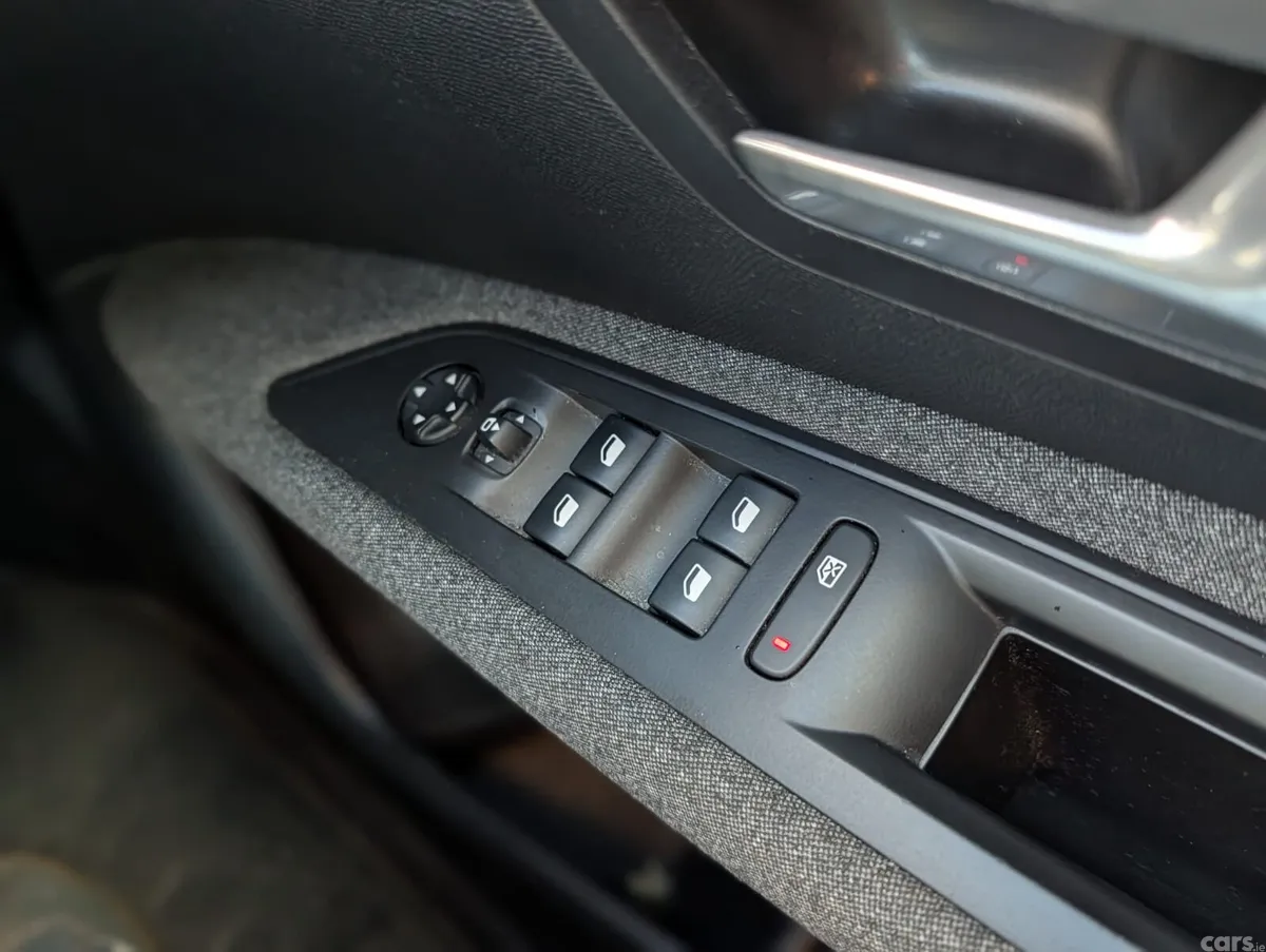 Peugeot 3008 MPV, Petrol, 2018, Black
