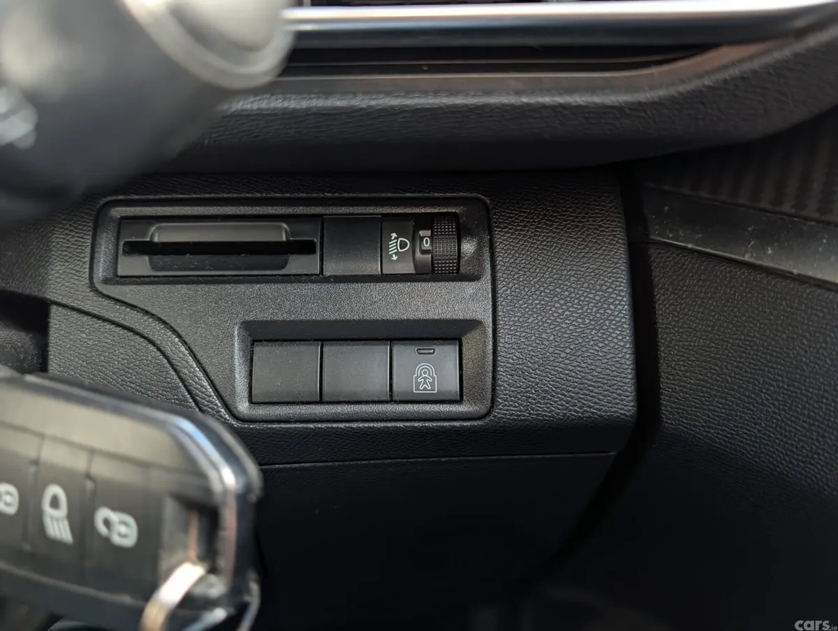 Peugeot 3008 MPV, Petrol, 2018, Black