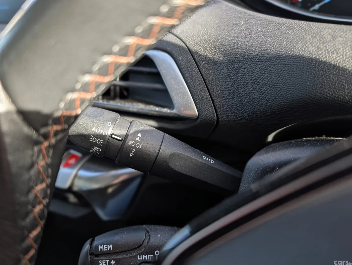 Peugeot 3008 MPV, Petrol, 2018, Black