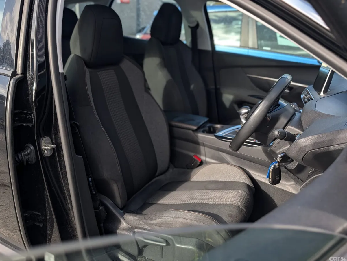 Peugeot 3008 MPV, Petrol, 2018, Black