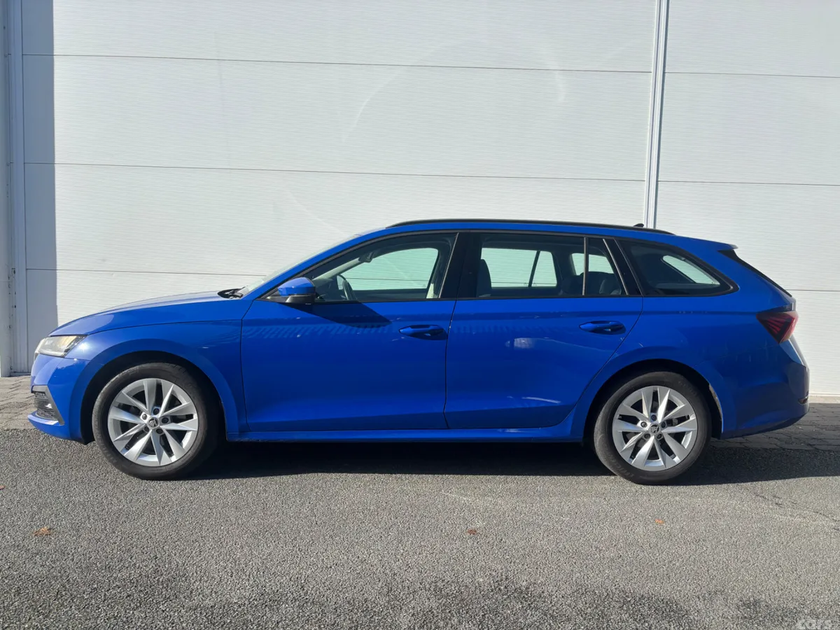 Skoda Octavia Estate, Petrol, 2023, Blue