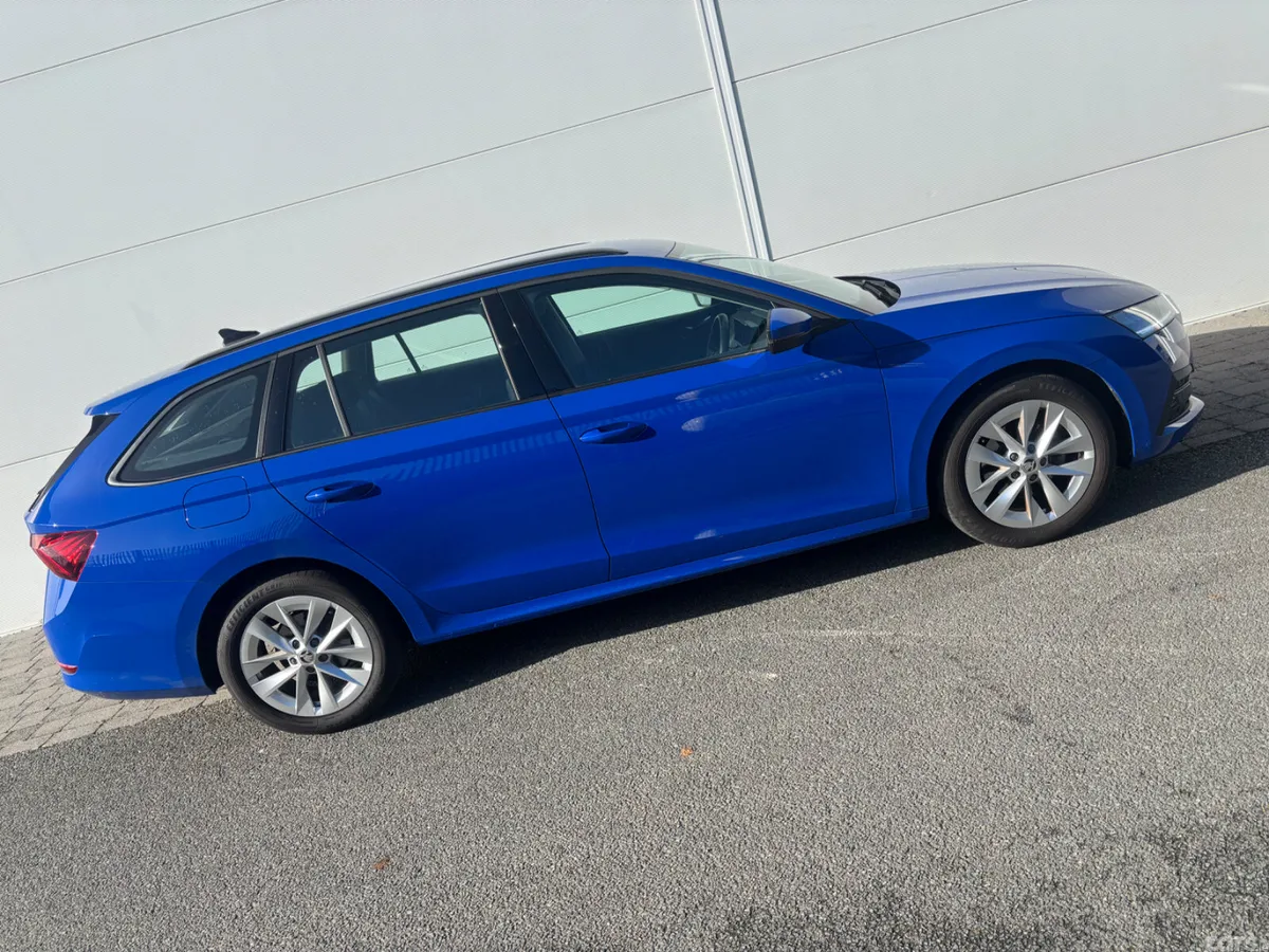 Skoda Octavia Estate, Petrol, 2023, Blue