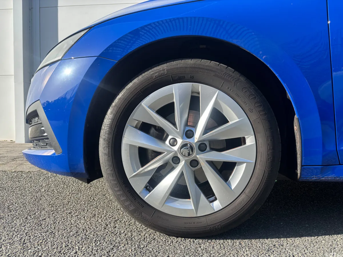 Skoda Octavia Estate, Petrol, 2023, Blue