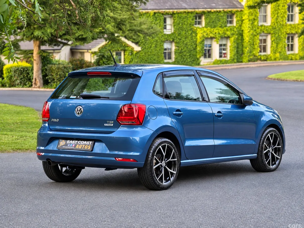 Volkswagen Polo Hatchback, Petrol, 2017, Blue