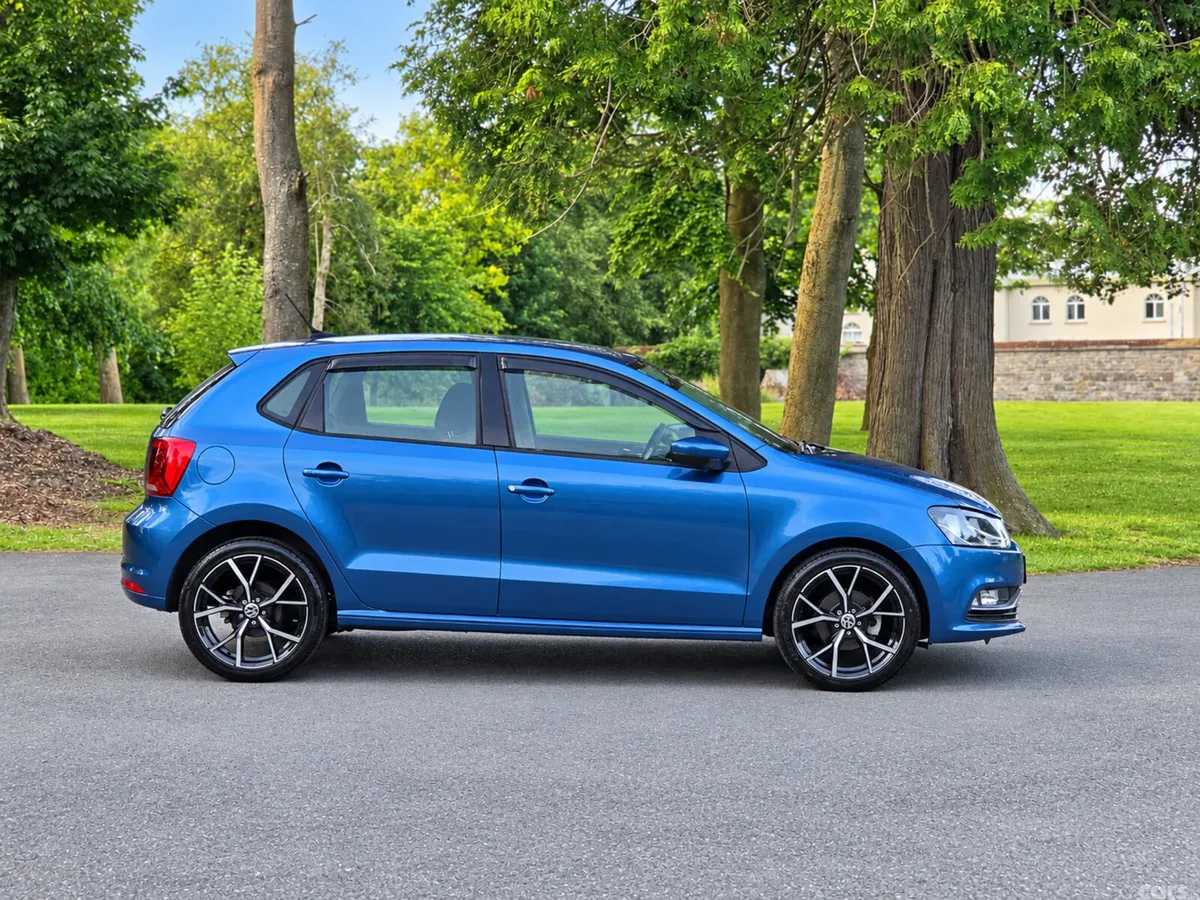 Volkswagen Polo Hatchback, Petrol, 2017, Blue