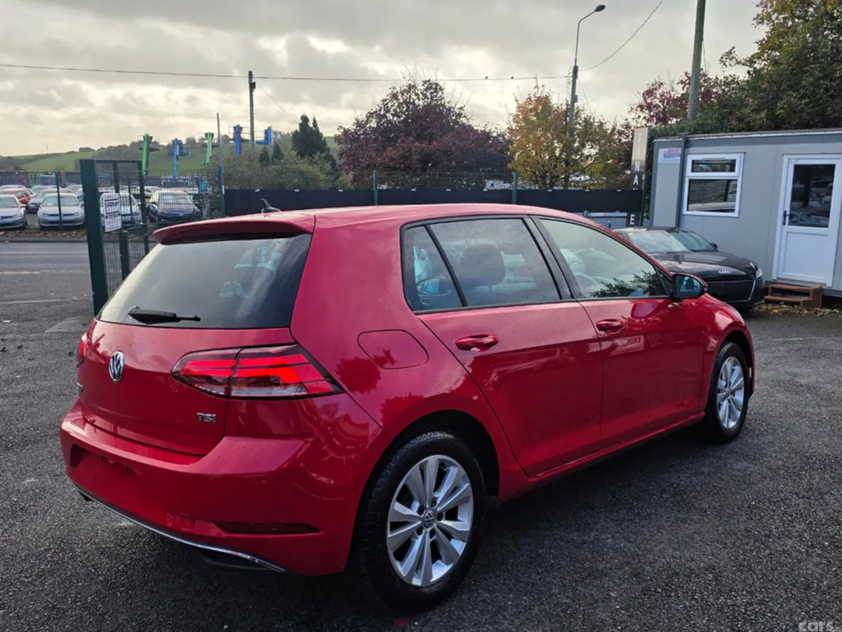 Volkswagen Golf Hatchback, Petrol, 2017, Red