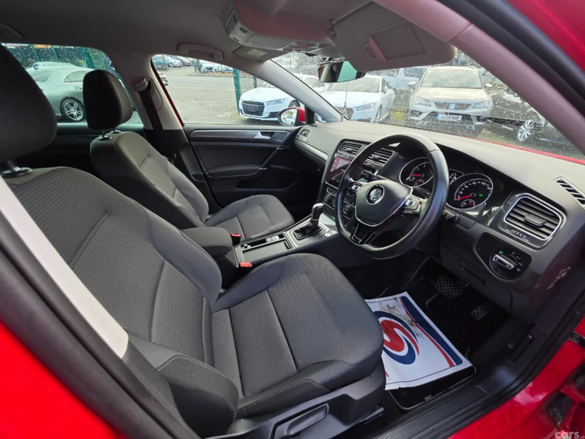 Volkswagen Golf Hatchback, Petrol, 2017, Red