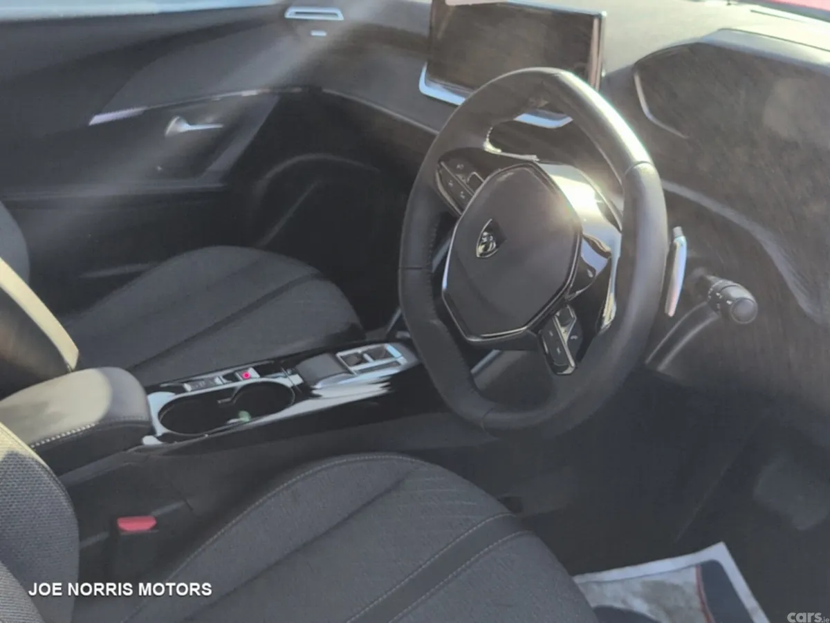 Peugeot 2008 MPV, Petrol, 2026, Red