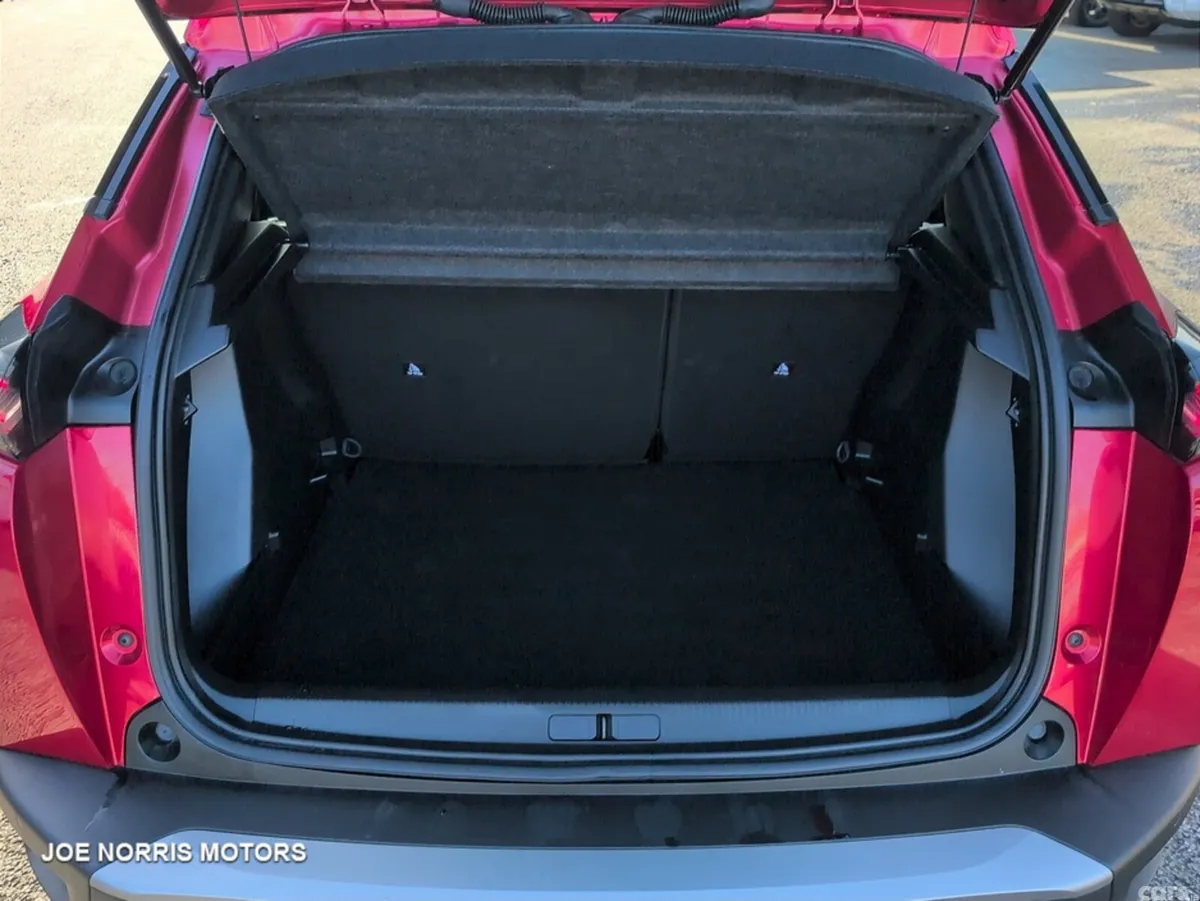 Peugeot 2008 MPV, Petrol, 2026, Red