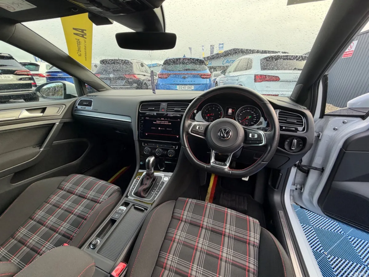 Volkswagen Golf Hatchback, Unknown, 2018, White