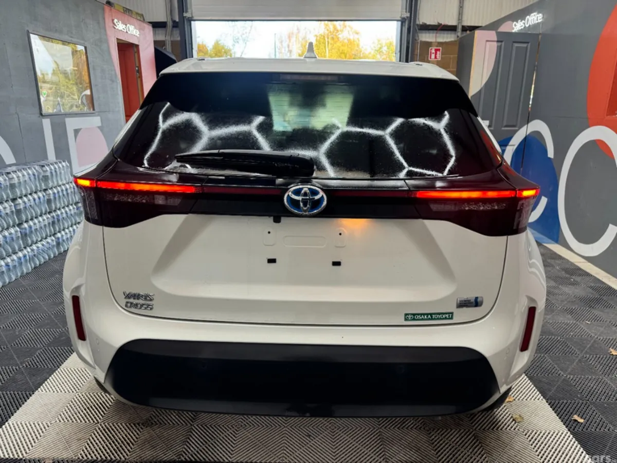 Toyota Yaris Cross SUV, Petrol Hybrid, 2021, White