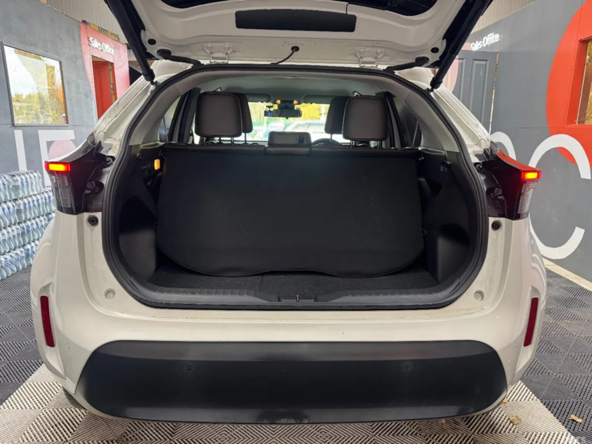 Toyota Yaris Cross SUV, Petrol Hybrid, 2021, White