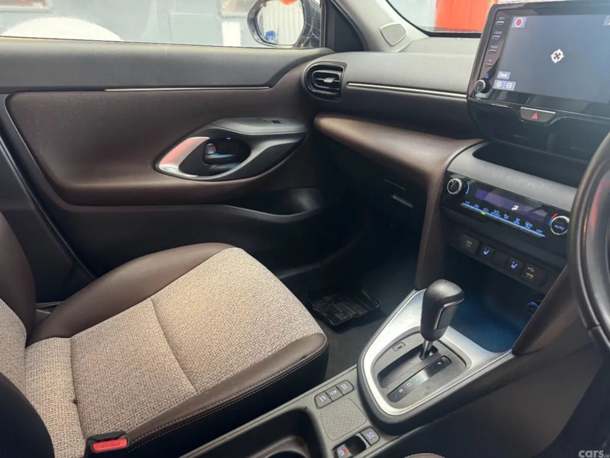 Toyota Yaris Cross SUV, Petrol Hybrid, 2021, White