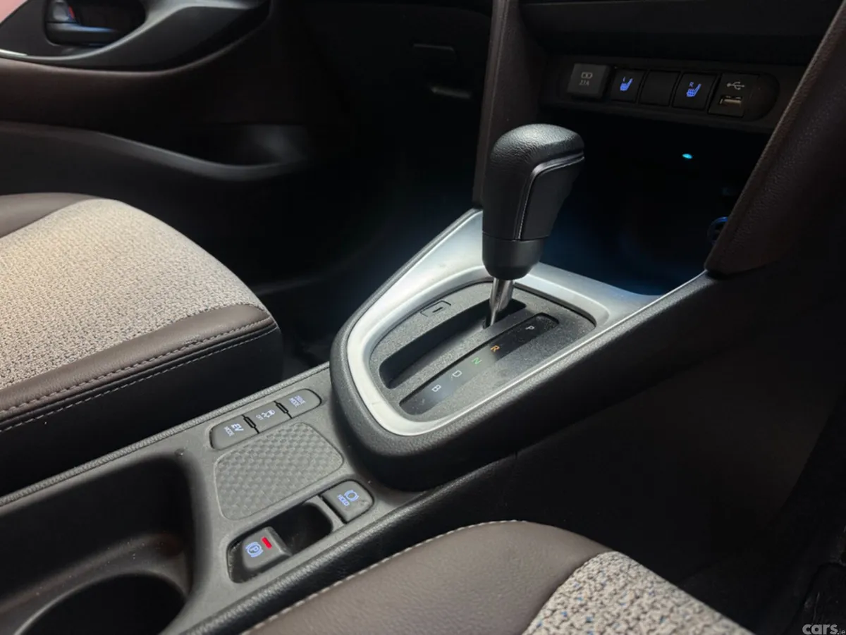 Toyota Yaris Cross SUV, Petrol Hybrid, 2021, White