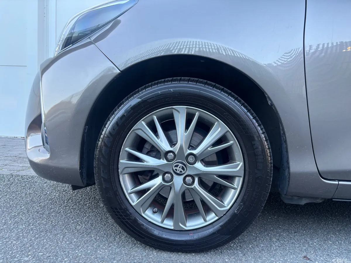 Toyota Yaris MPV, Petrol, 2019, Grey