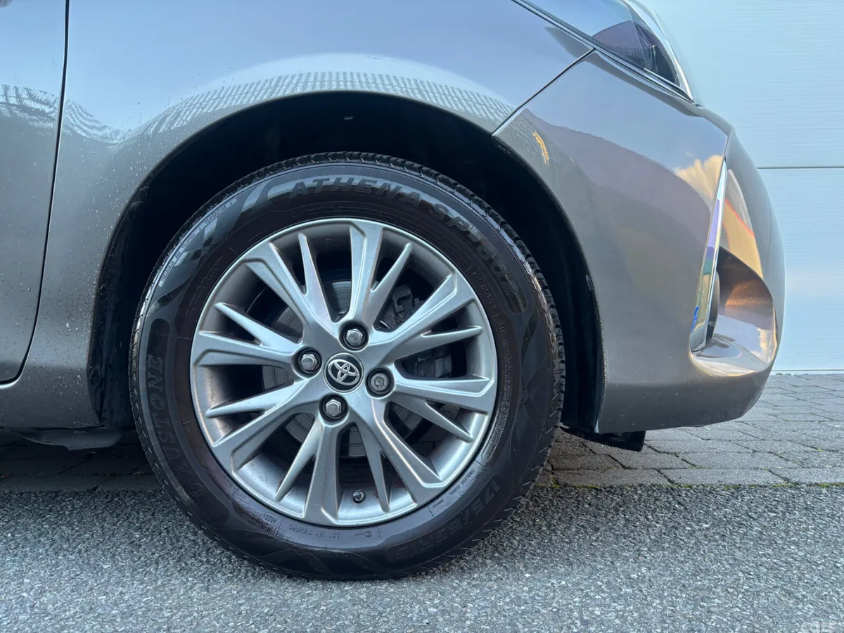 Toyota Yaris MPV, Petrol, 2019, Grey