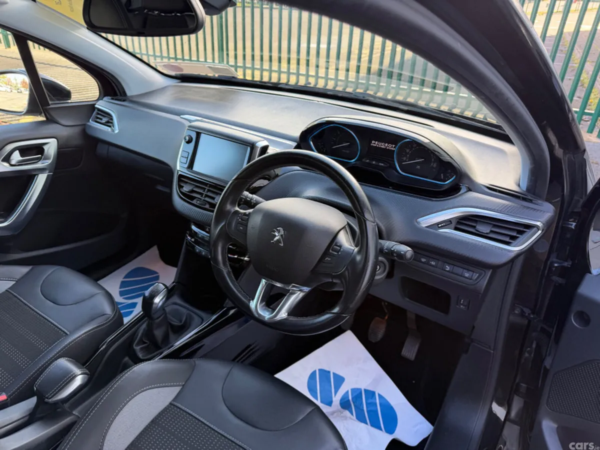 Peugeot 2008 Hatchback, Petrol, 2018, Black