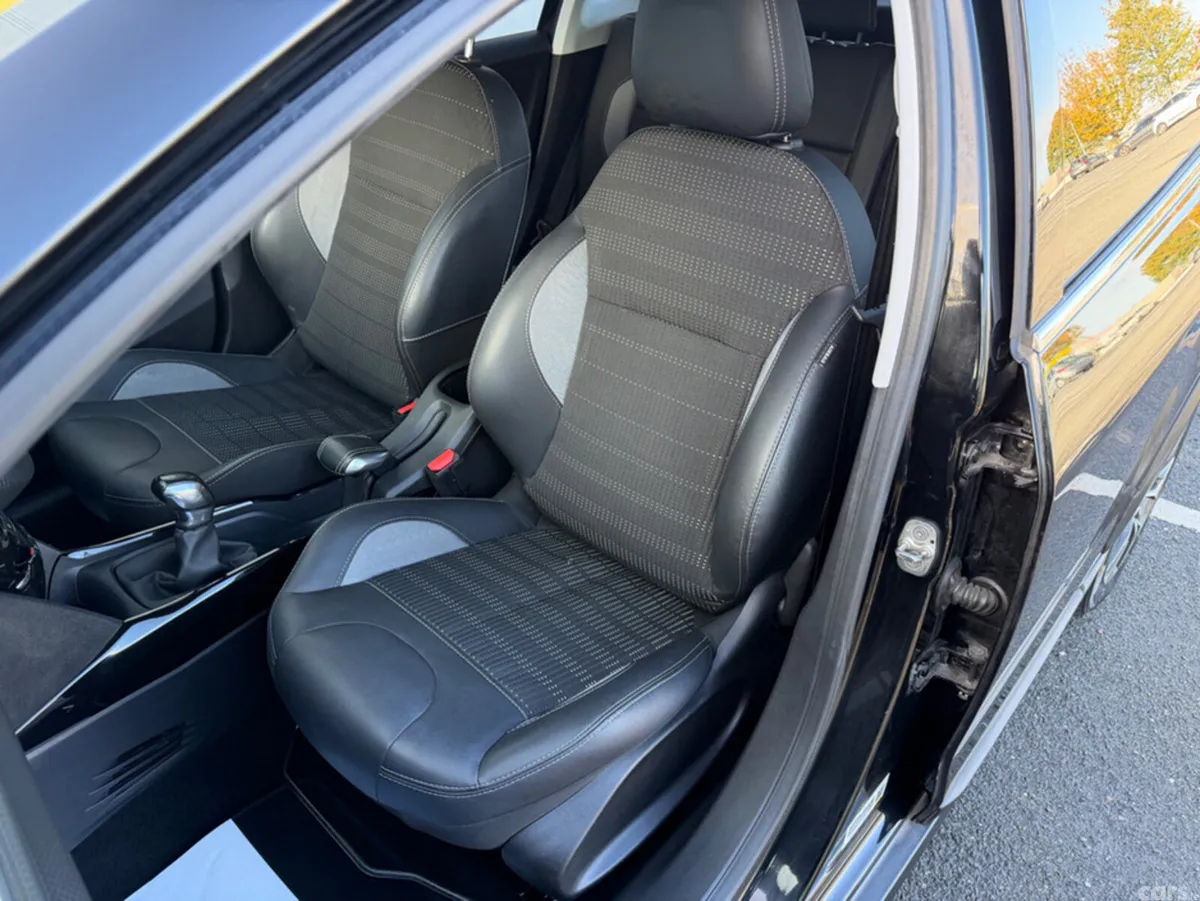 Peugeot 2008 Hatchback, Petrol, 2018, Black