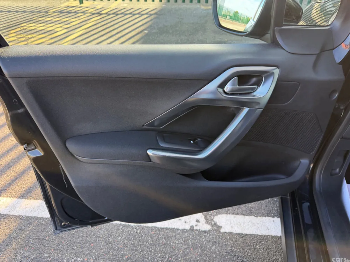 Peugeot 2008 Hatchback, Petrol, 2018, Black