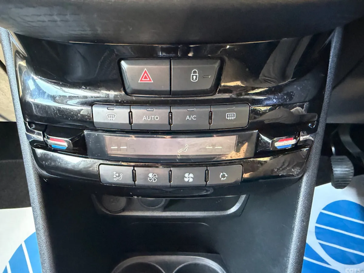 Peugeot 2008 Hatchback, Petrol, 2018, Black