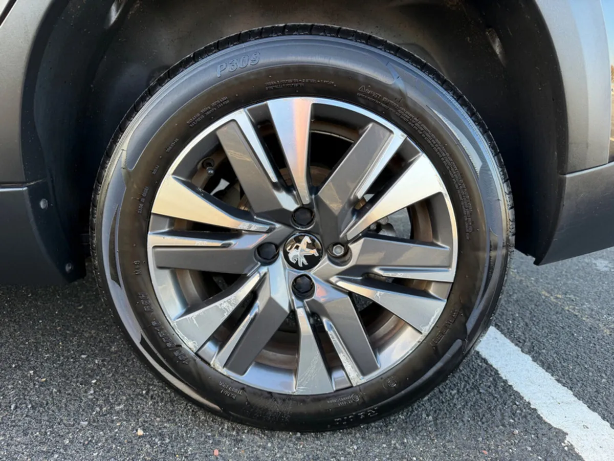 Peugeot 2008 Hatchback, Petrol, 2018, Black