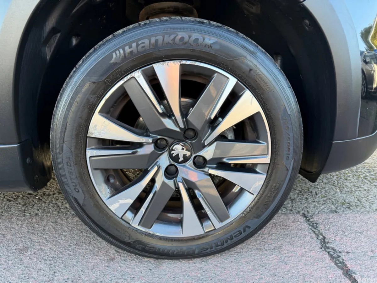 Peugeot 2008 Hatchback, Petrol, 2018, Black