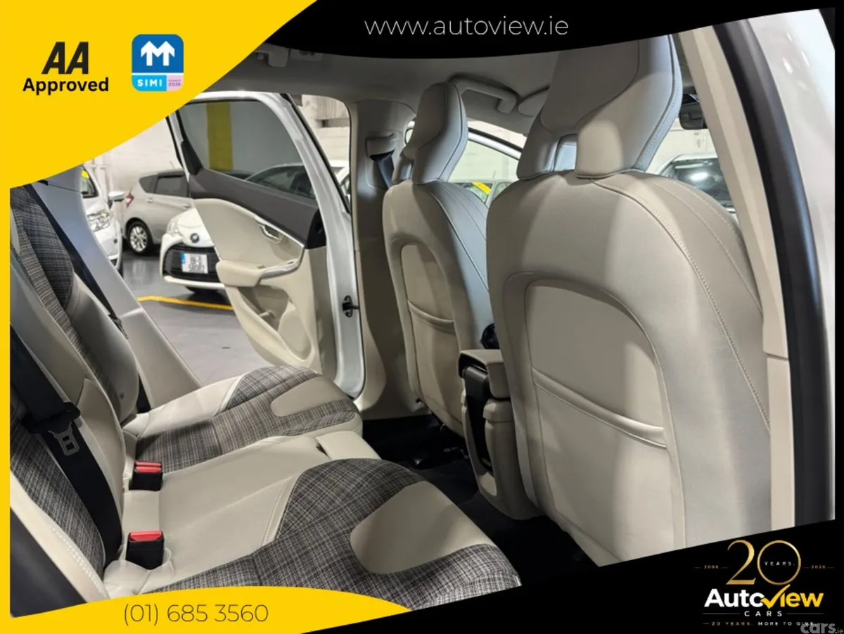 Volvo V40 Hatchback, Diesel, 2019, White