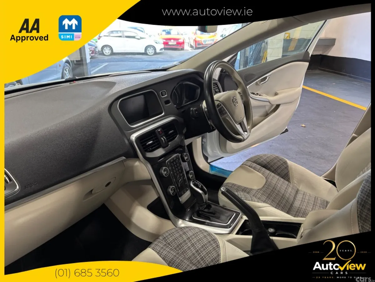Volvo V40 Hatchback, Diesel, 2019, White