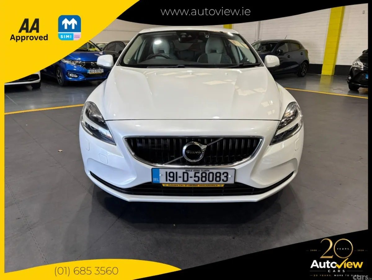 Volvo V40 Hatchback, Diesel, 2019, White