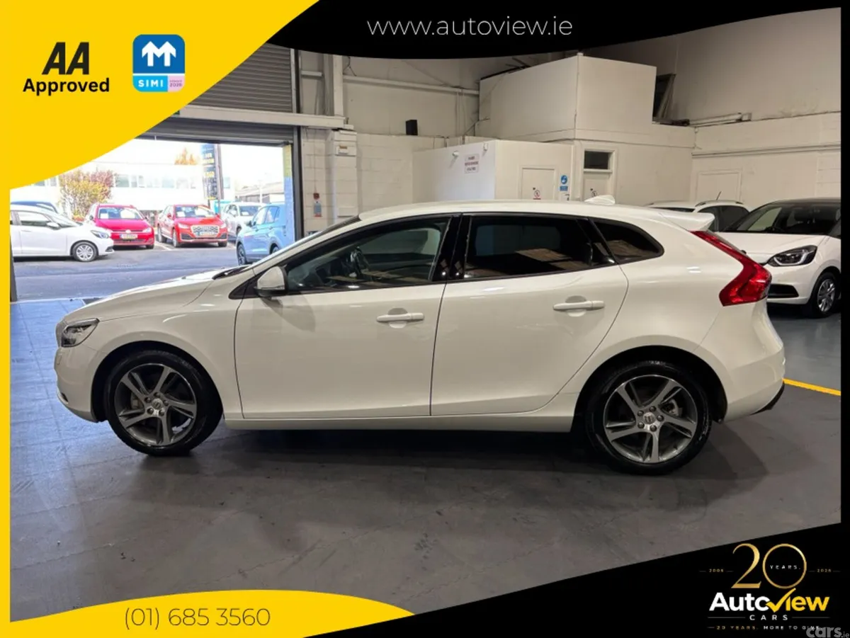 Volvo V40 Hatchback, Diesel, 2019, White