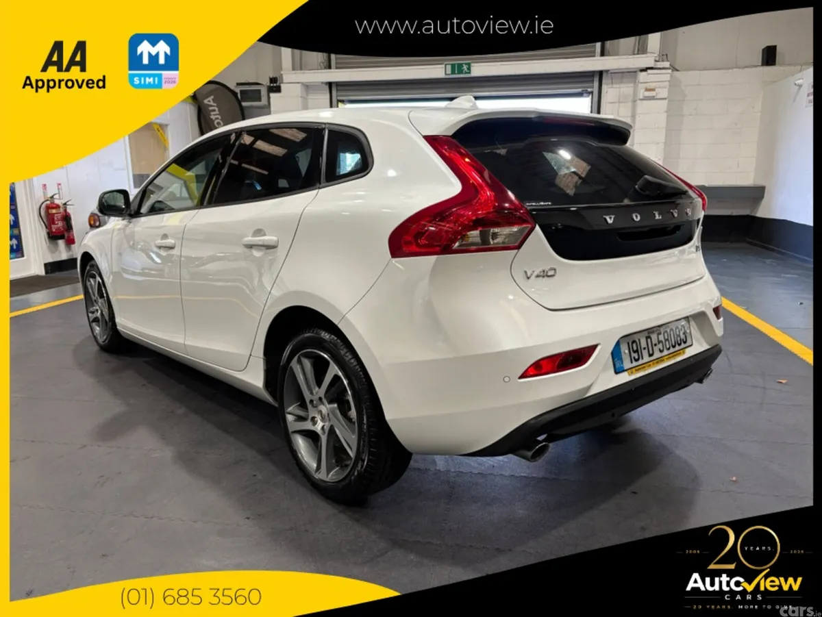 Volvo V40 Hatchback, Diesel, 2019, White