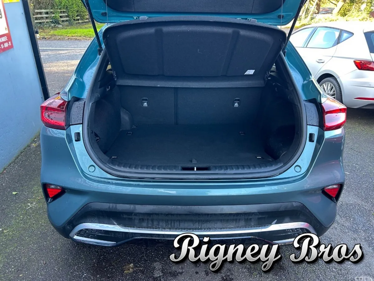 Kia XCeed Hatchback, Petrol Plug-in Hybrid, 2023, Grey