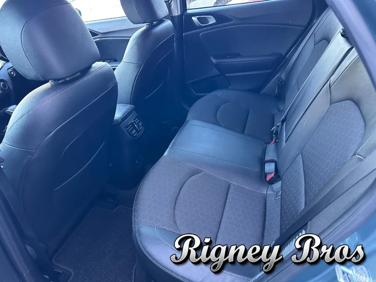 Kia XCeed Hatchback, Petrol Plug-in Hybrid, 2023, Grey