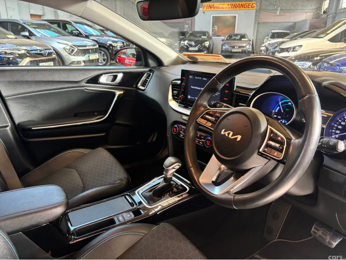 Kia XCeed Hatchback, Petrol Plug-in Hybrid, 2023, Black