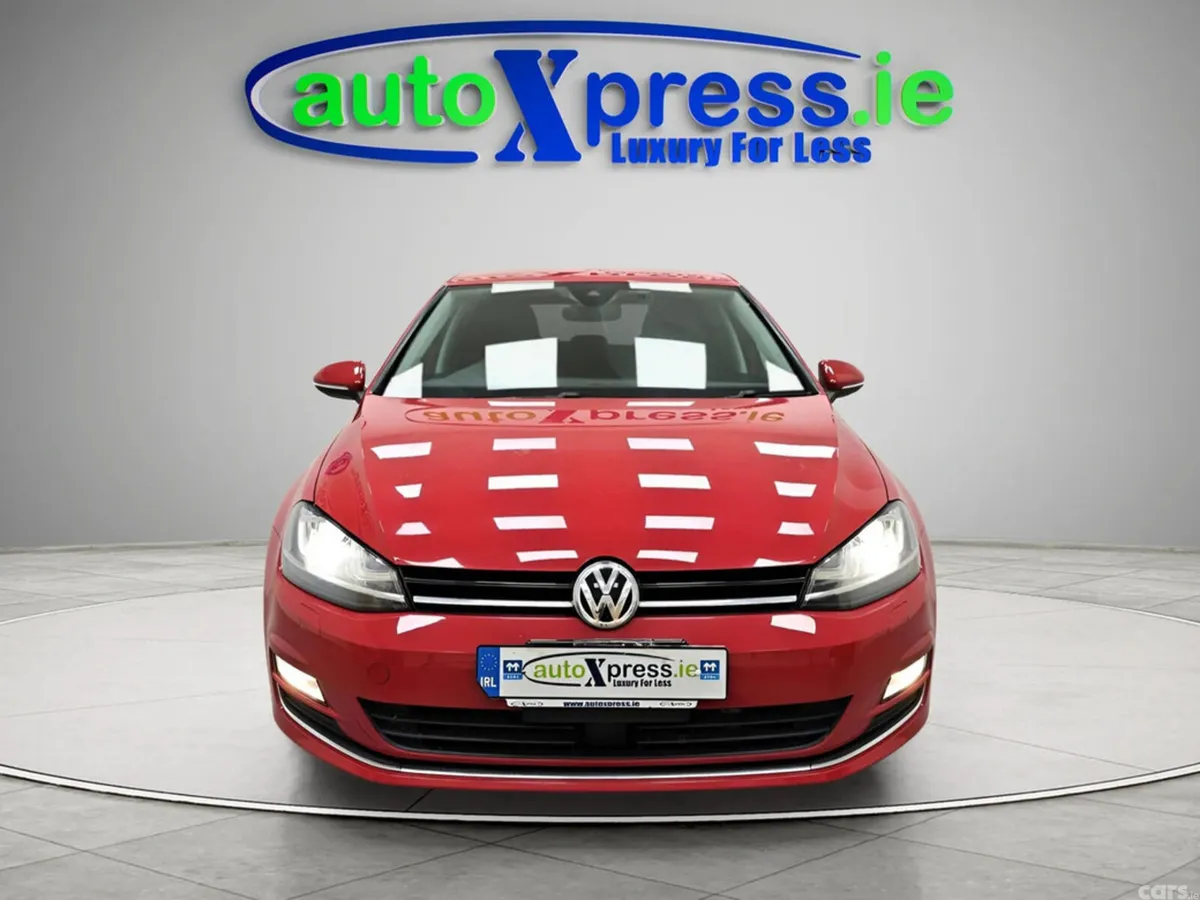 Volkswagen Golf Hatchback, Petrol, 2015, Red