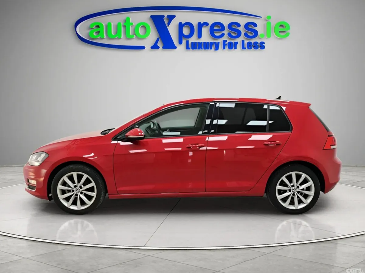 Volkswagen Golf Hatchback, Petrol, 2015, Red