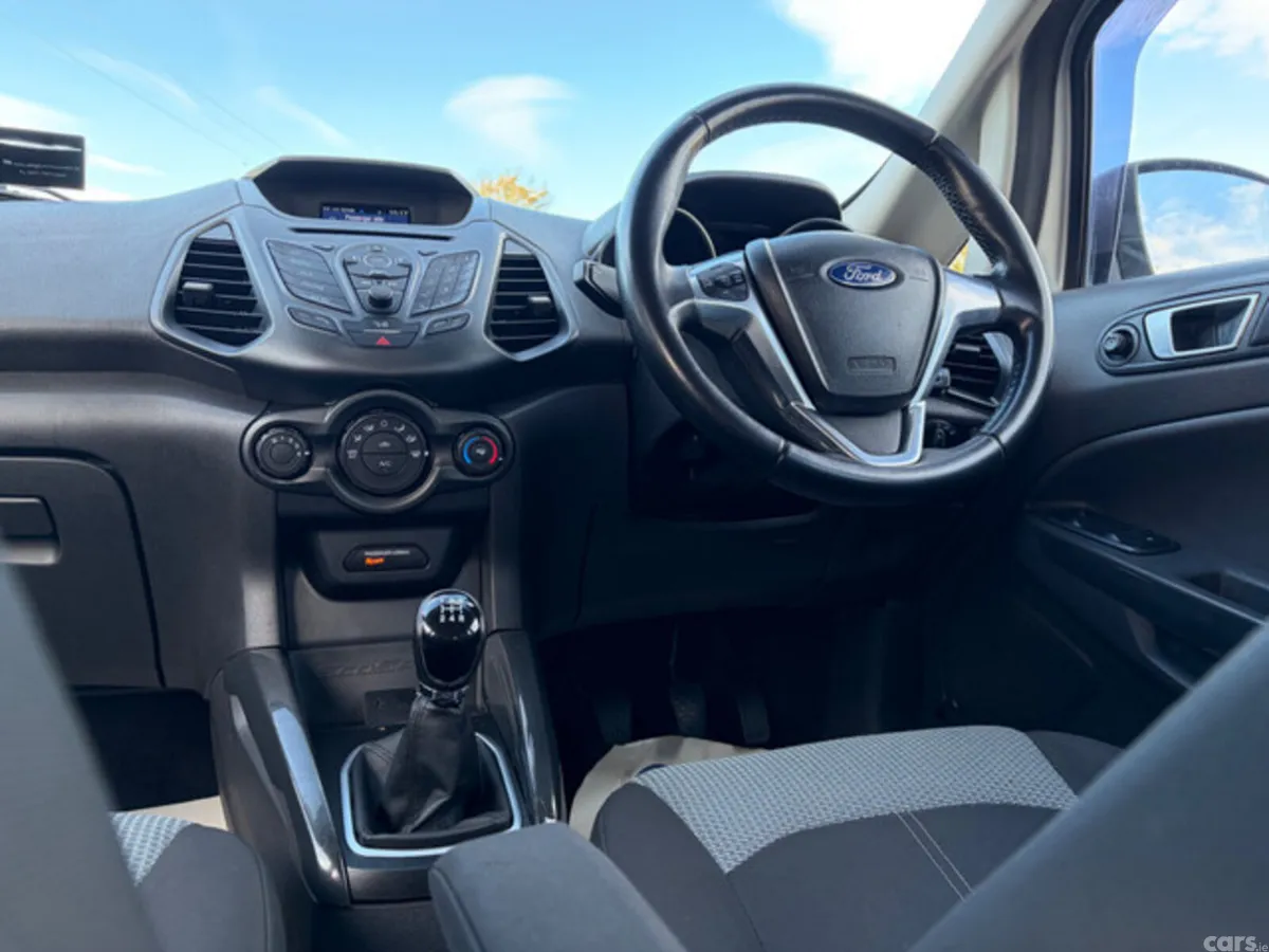 Ford EcoSport Hatchback, Petrol, 2016, Silver