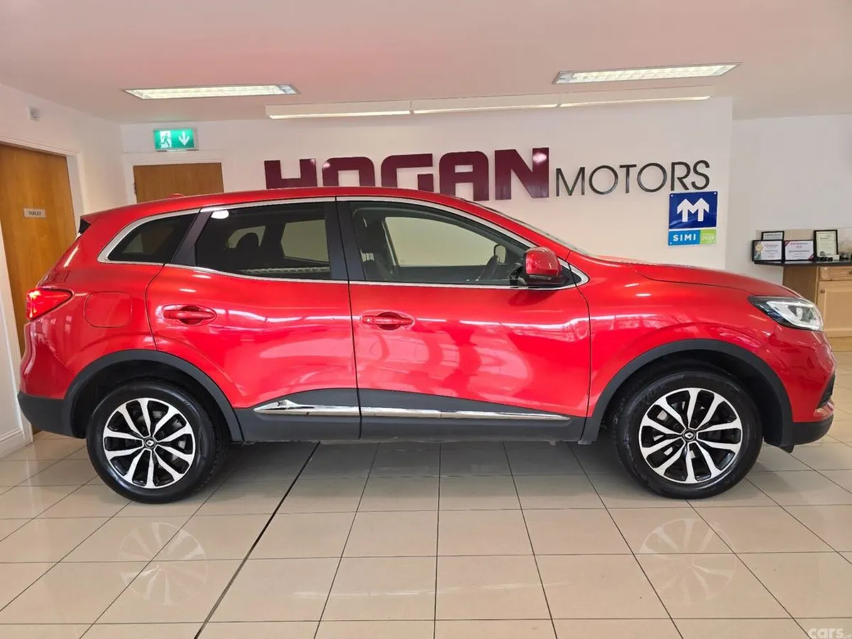 Renault Kadjar SUV, Petrol, 2022, Red