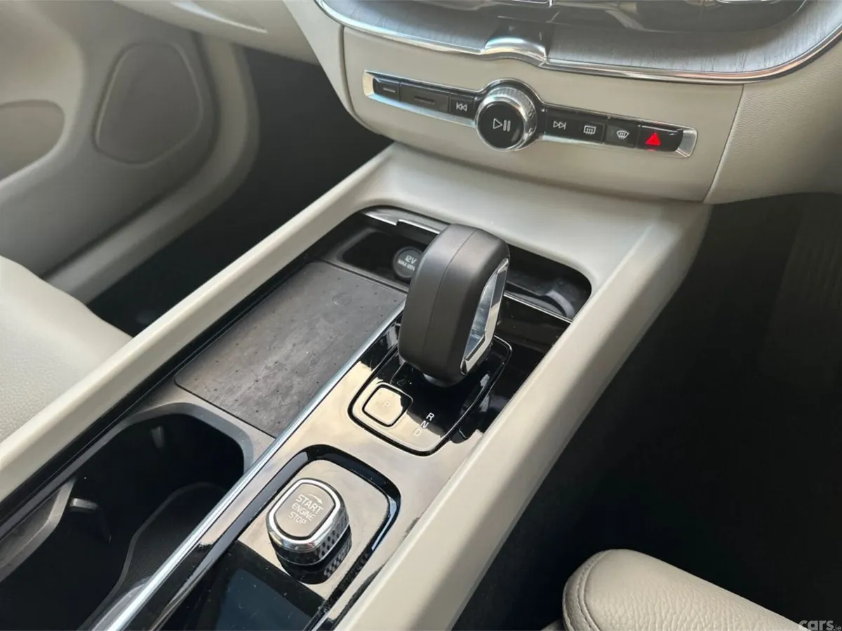 Volvo XC60 SUV, Petrol Plug-in Hybrid, 2023, Blue