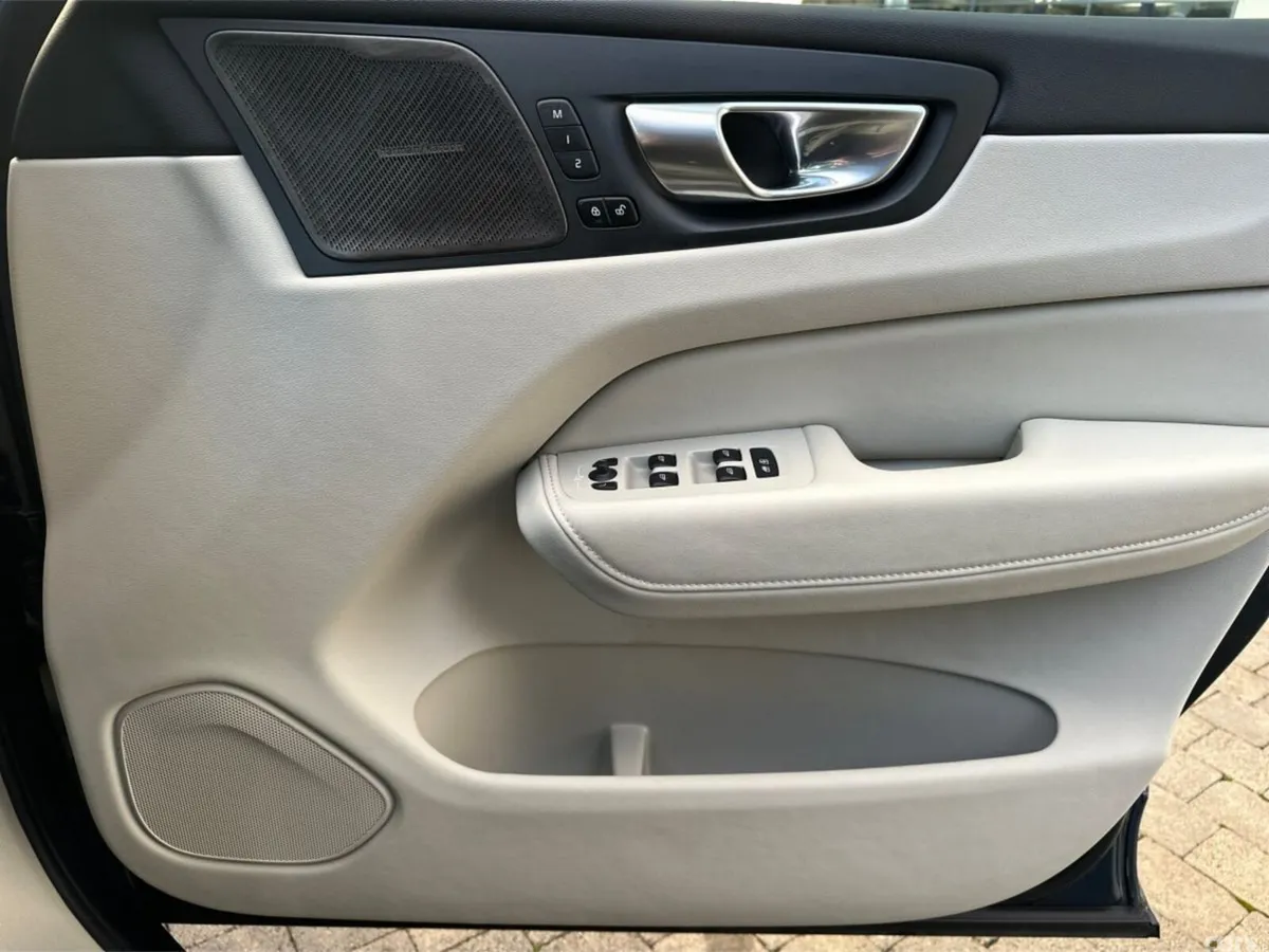 Volvo XC60 SUV, Petrol Plug-in Hybrid, 2023, Blue
