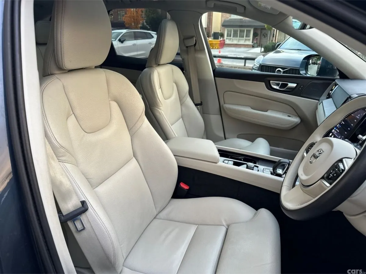 Volvo XC60 SUV, Petrol Plug-in Hybrid, 2023, Blue