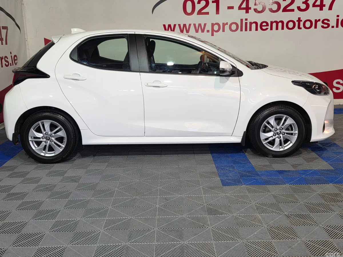 Toyota Yaris Hatchback, Petrol, 2024, White