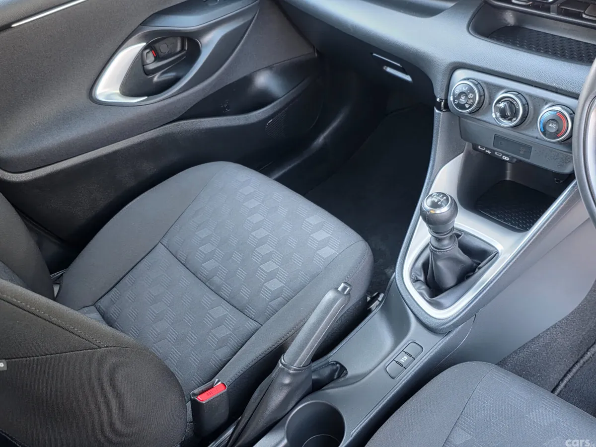 Toyota Yaris Hatchback, Petrol, 2024, White